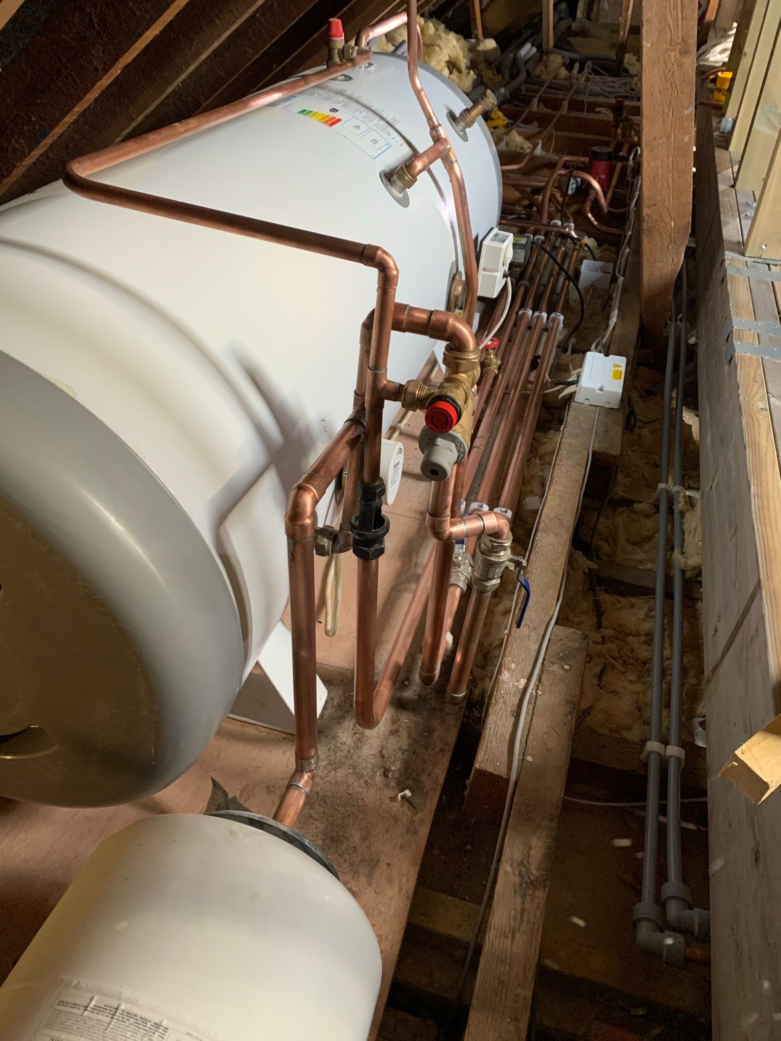 Complex heating system with hot water cylinders